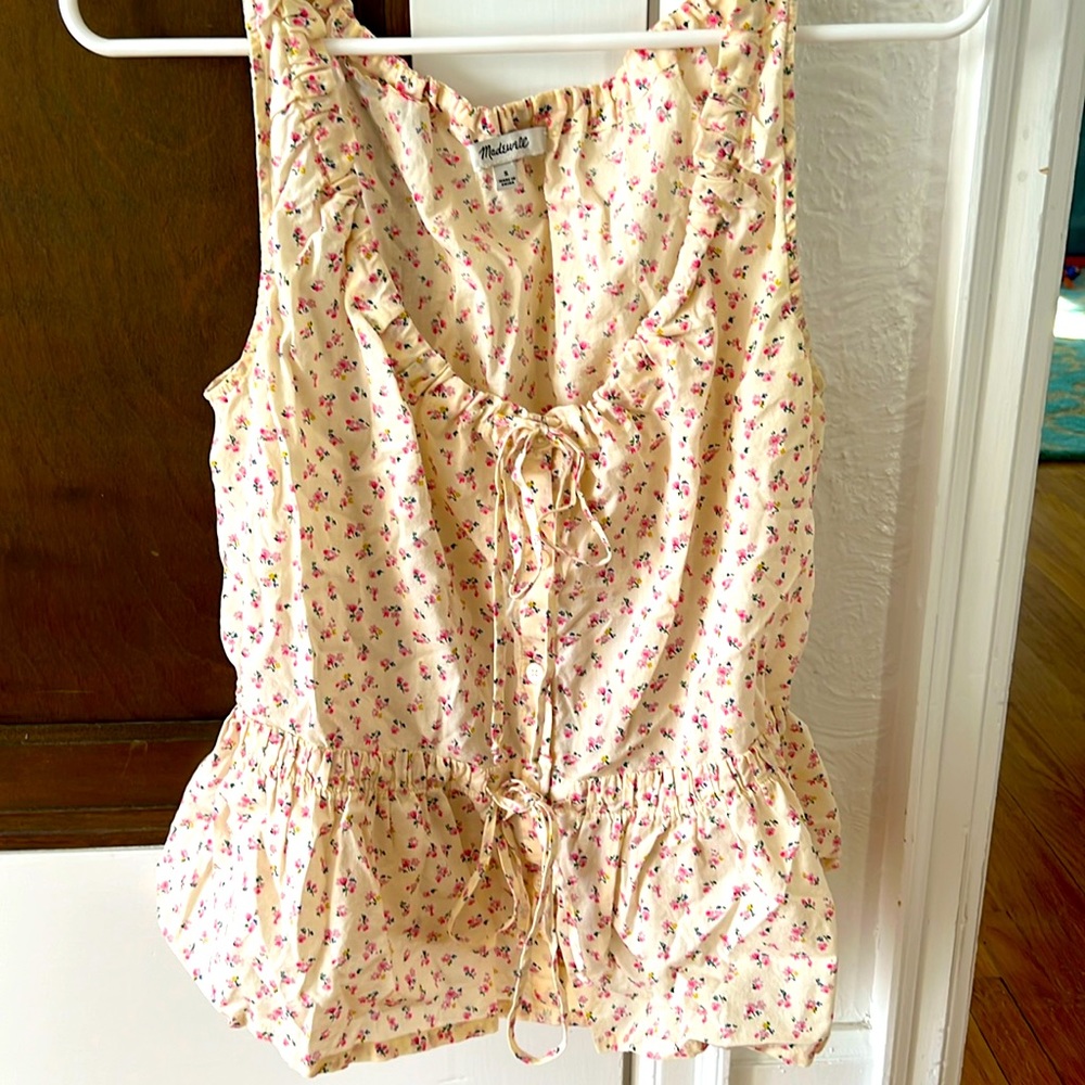 Madewell summer top with ditsy florals and buttons and tie details, size Small